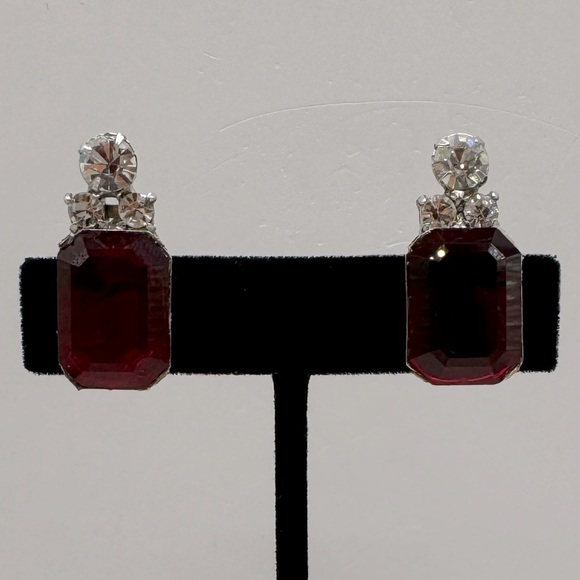 VINTAGE Red Crystal Clip-On Earrings - Picture 4 of 13